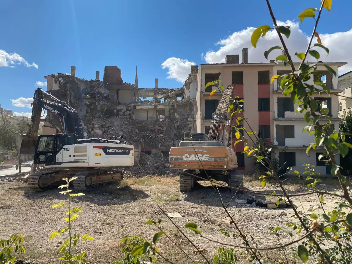 Elazığ\'da Yıkım Başladı
