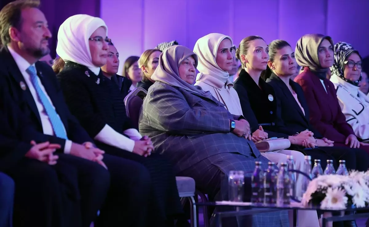 Emine Erdoğan, Uluslararası Farkındalık Zirvesi\'nde "kadın" vurgusu yaptı Açıklaması