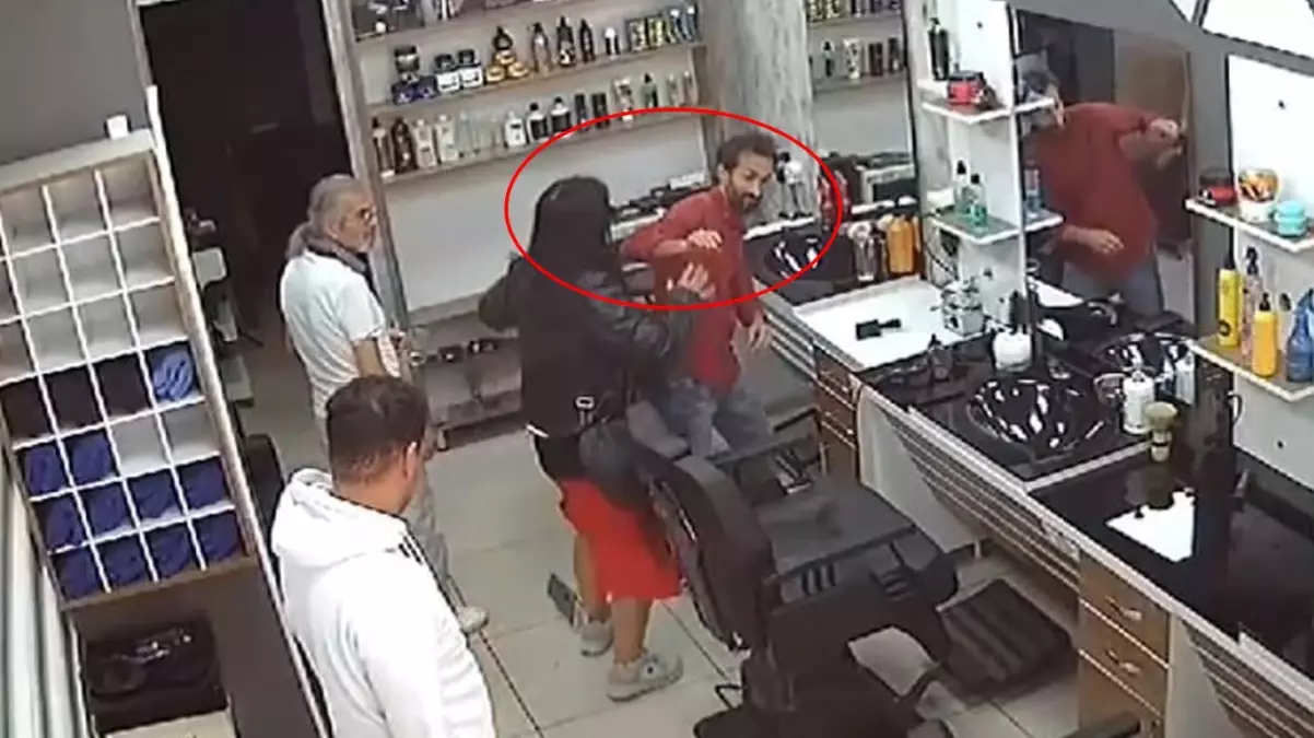 Eski kocasına takıntılı kadın, iş yerini basıp saldırdı