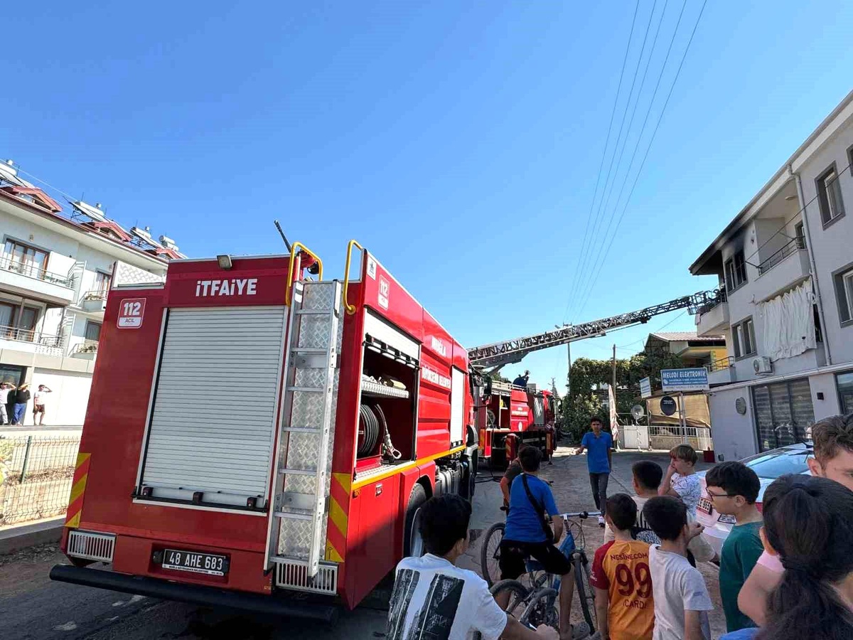 Fethiye\'de Çocuğun Oynadığı Çakmak Yangın Çıkardı
