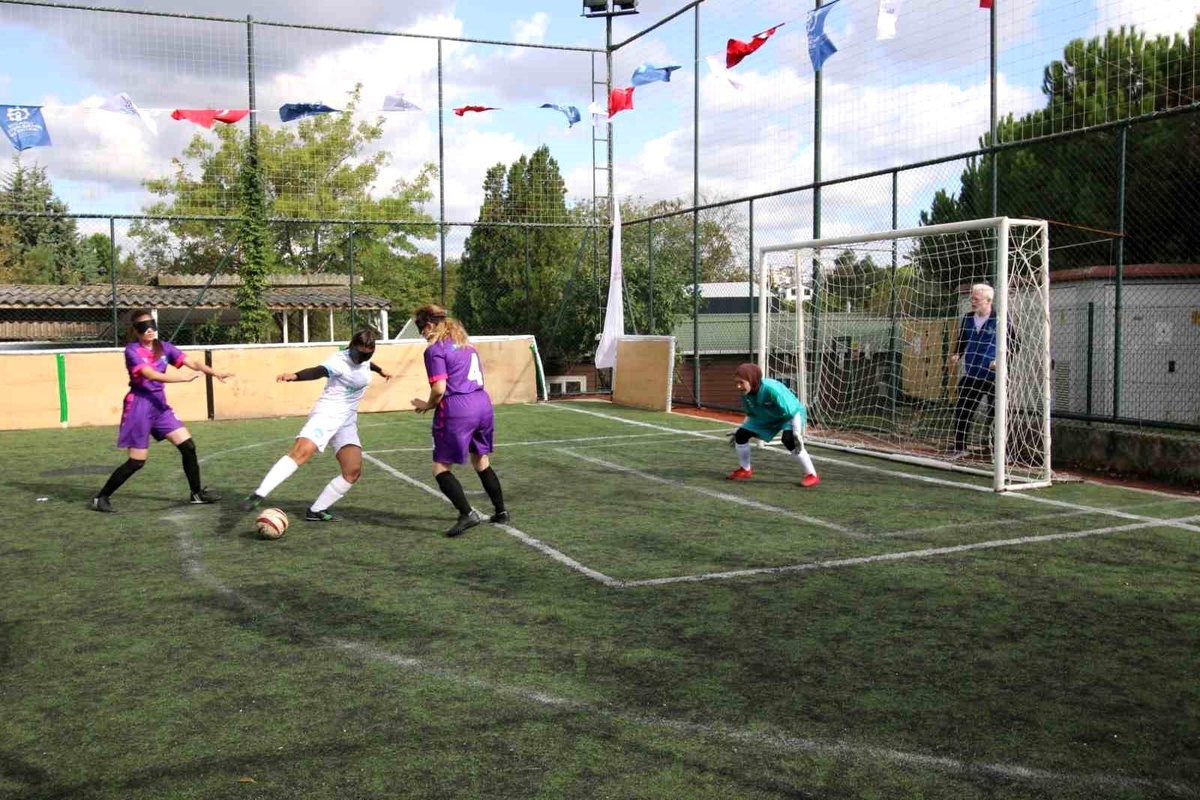 Türkiye\'de İlk Kez Görme Engelli Kadınlar Futbol Şampiyonası Düzenlendi
