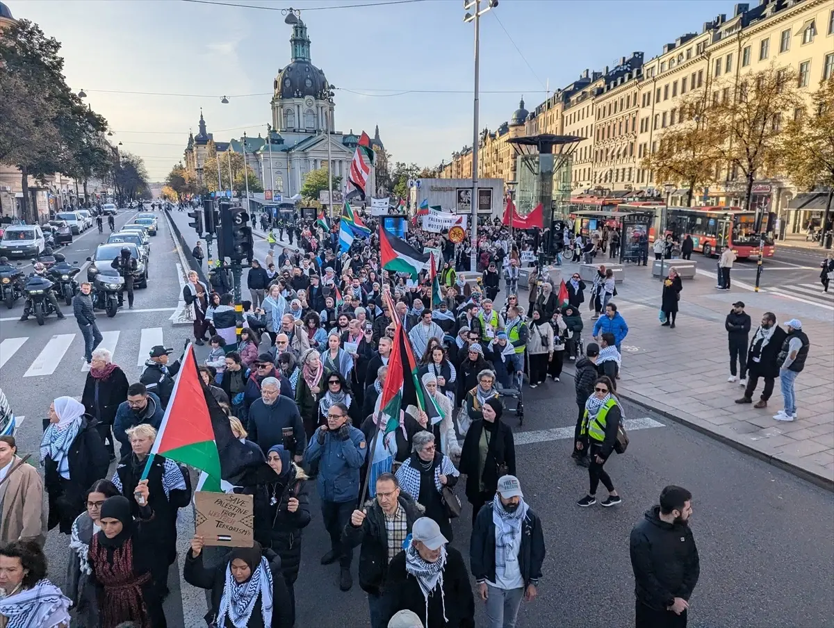 Stockholm\'de İsrail Saldırılarına Protesto