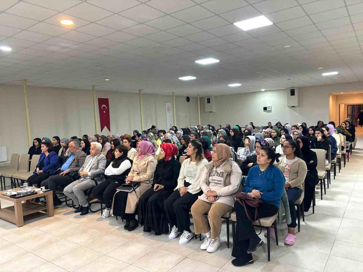 Kasapoğlu, Yurtları Ziyaret Etti