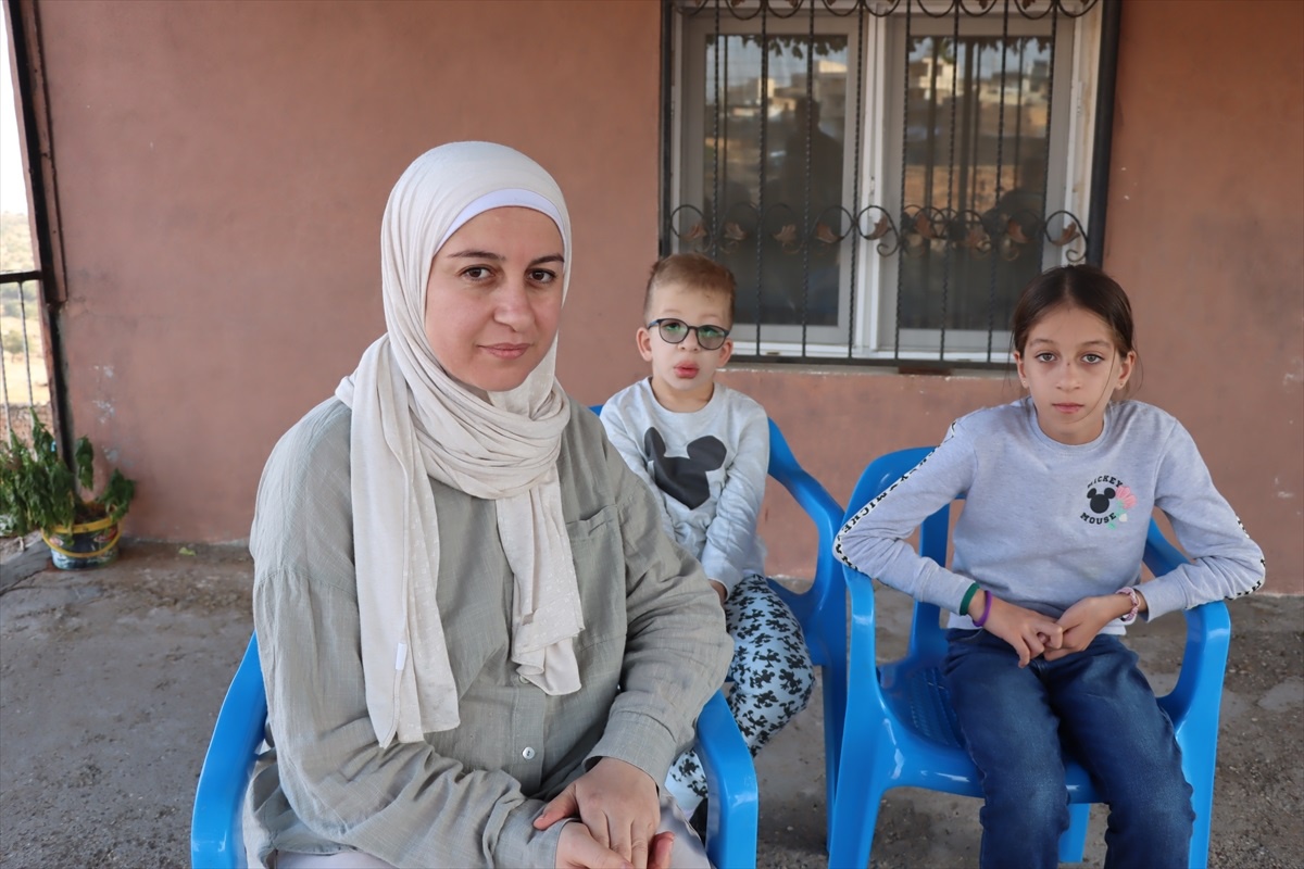 Lübnan\'dan tahliye edilen Türk vatandaşları geride bıraktıkları yakınları için endişe duyuyor