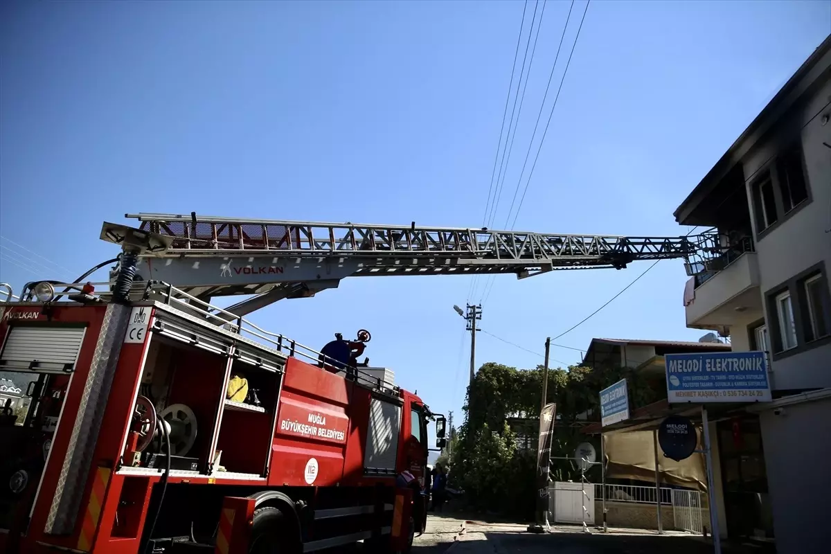 Fethiye\'de Yangın: Ev Kullanılamaz Hale Geldi