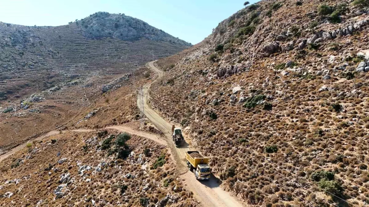 Marmaris Belediyesi\'nden Bozburun\'da Yol Çalışması