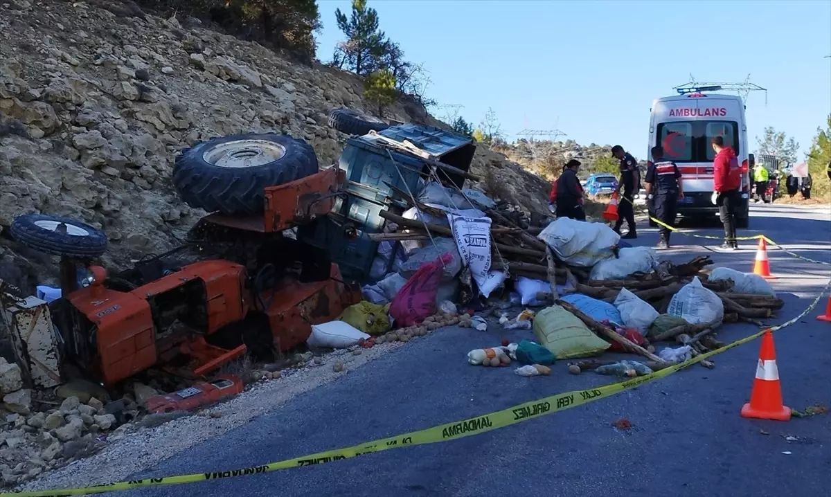 Traktör Devrildi: 1 Ölü, 1 Yaralı