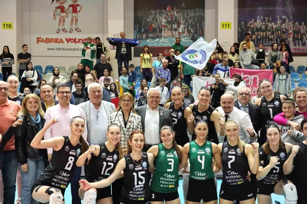 Nilüfer Belediyespor Kadın Voleybol Takımı İlk Galibiyetini Aldı