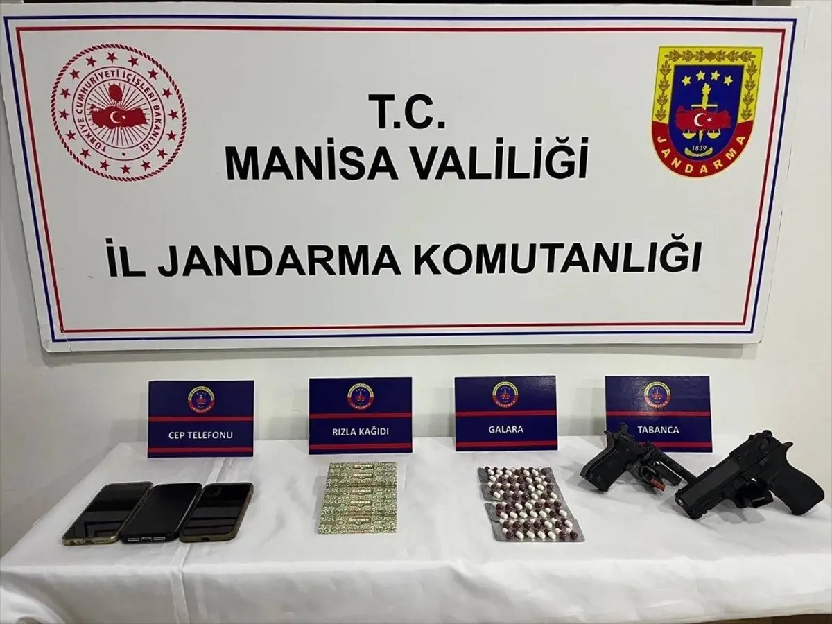 Manisa\'da Uyuşturucu ve Silah Ele Geçirildi