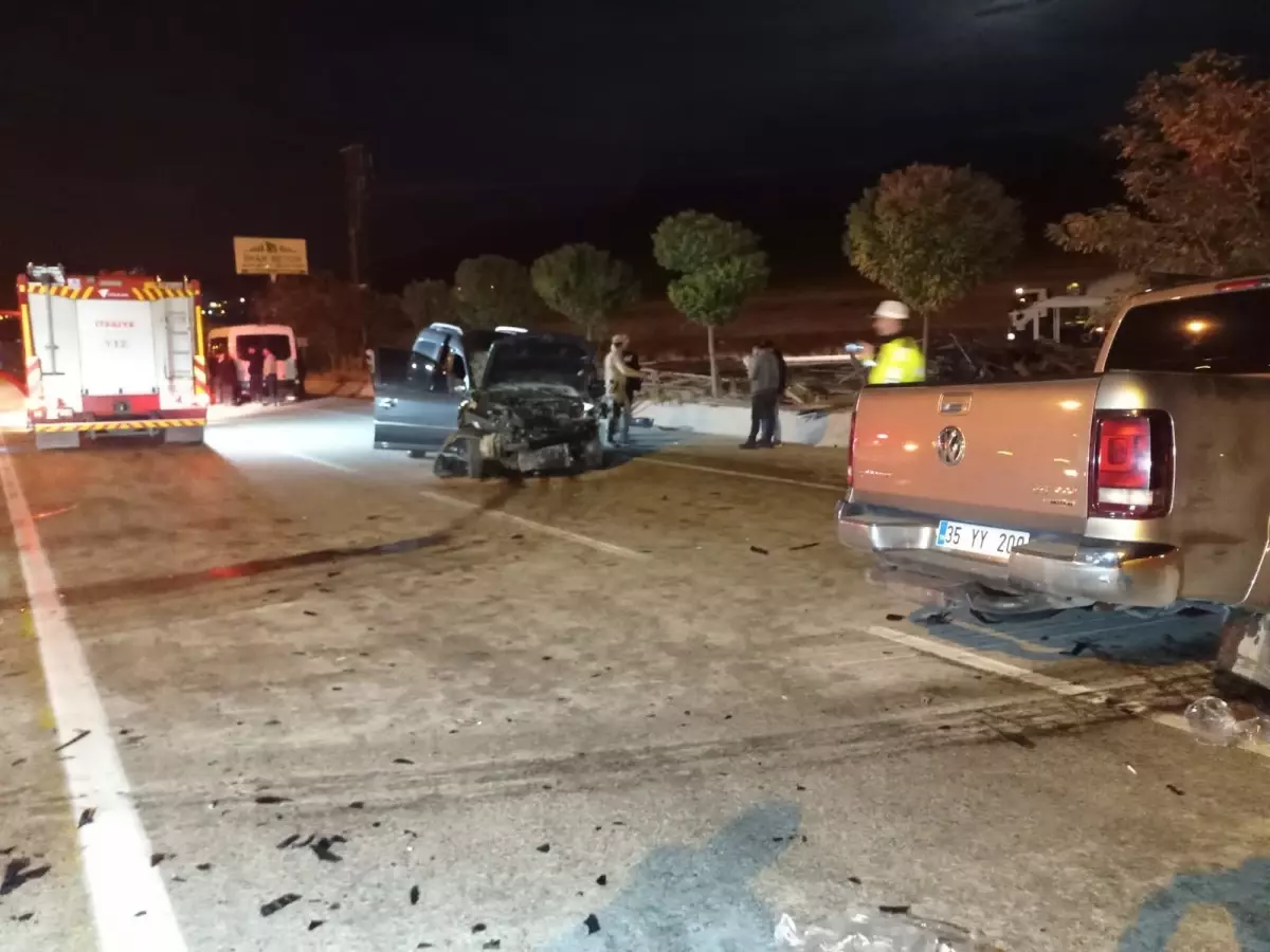 Baba ve Oğlu Trafik Kazasında Hayatını Kaybetti