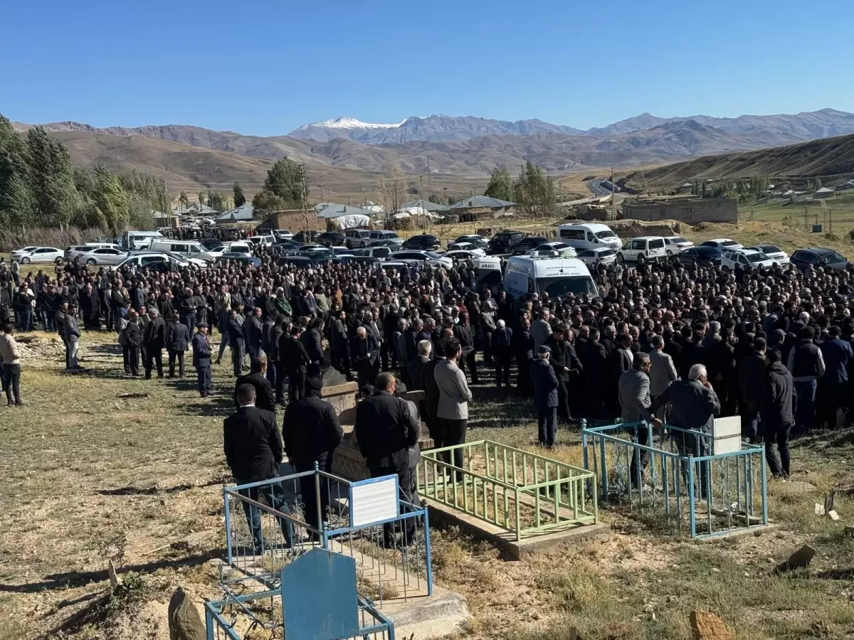 Baba ve Oğlu Yan Yana Defnedildi