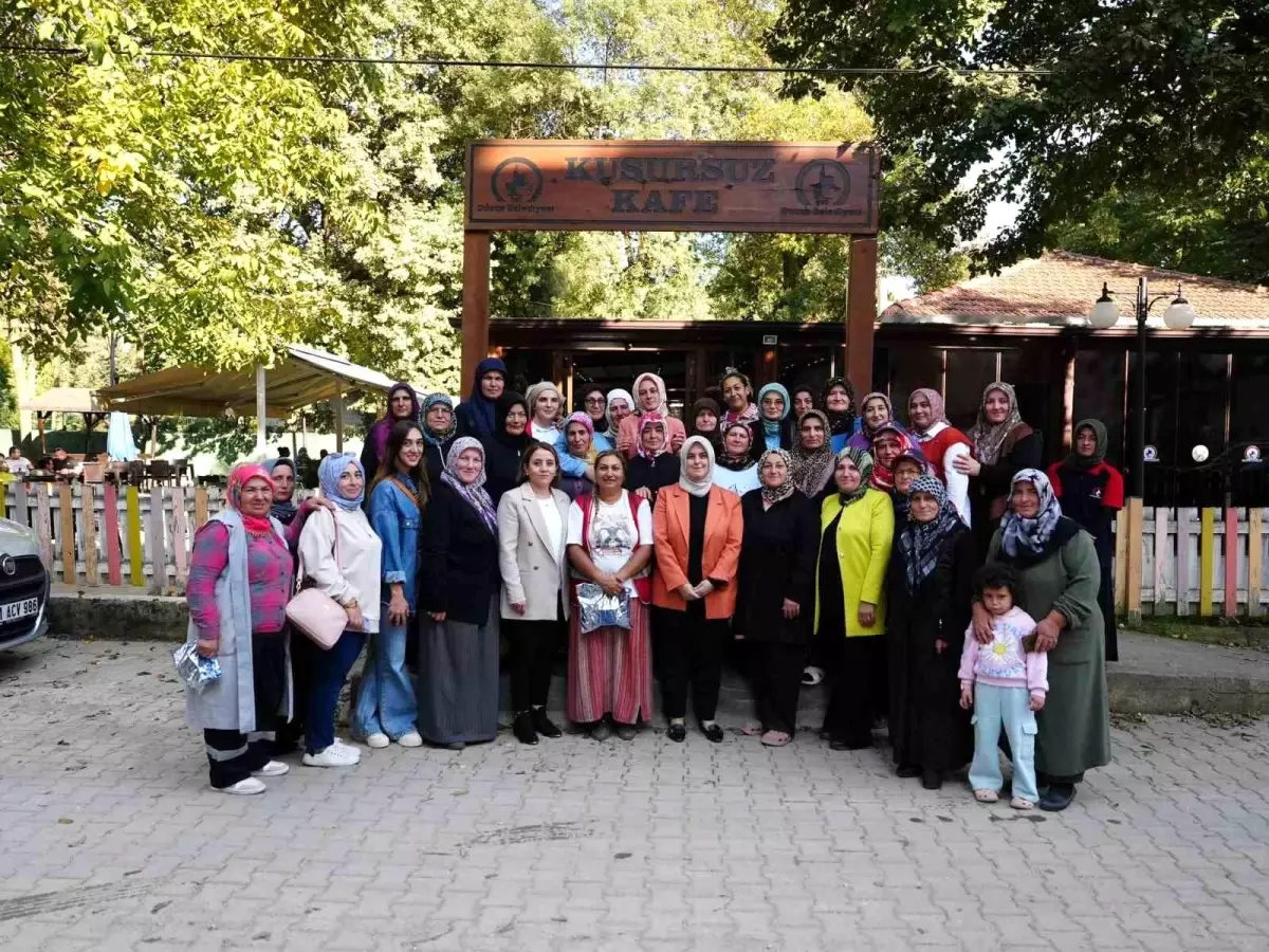 Düzce Belediye Başkanı Kadın Personellere Teşekkür Etti