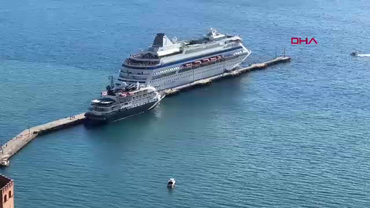 Alanya\'ya Kruvaziyer Gemisi Ziyareti