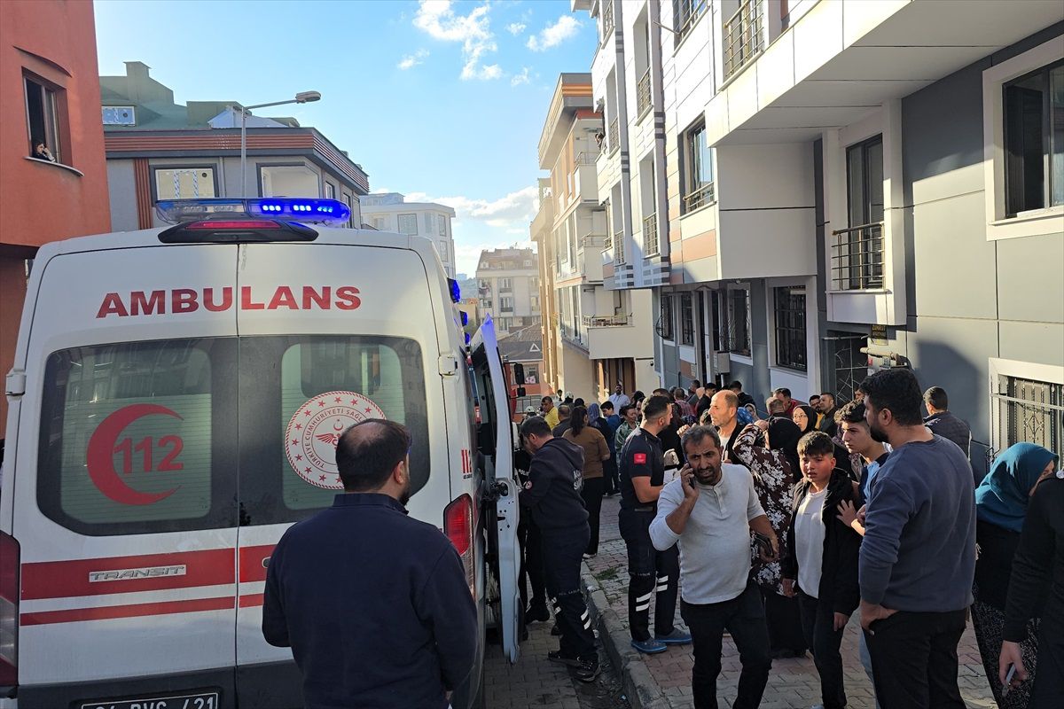 Başakşehir\'de Bodrum Katında Yangın Çıktı