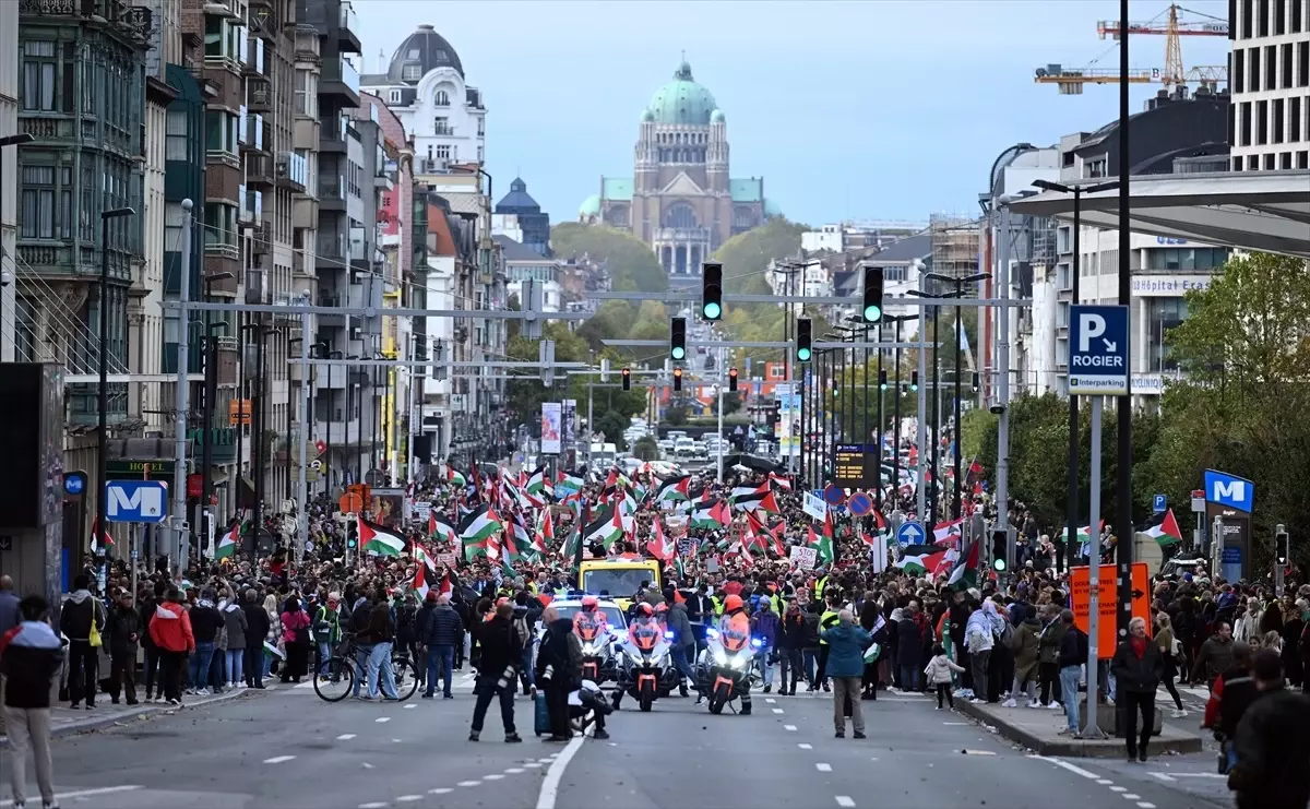 Brüksel\'de On Binlerce Kişi İsrail Protestosu Düzenledi