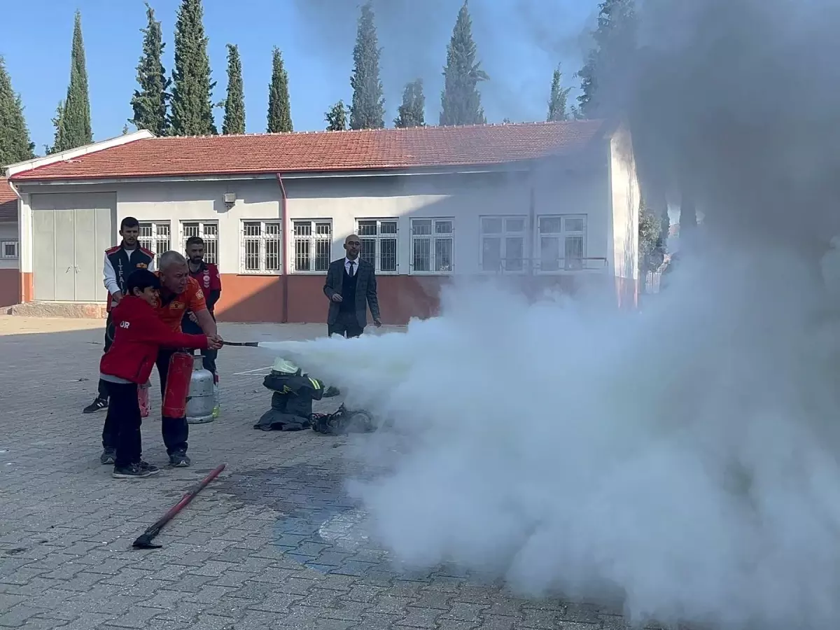 Söğüt\'te İlkokul ve Ortaokul Öğrencilerine Yangın Eğitimi Verildi