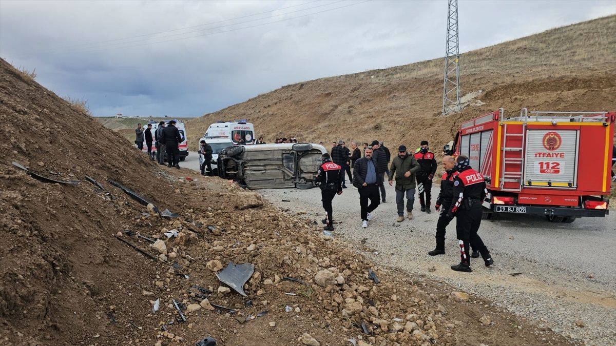 Çorum\'da polis aracı devrildi, 2 polis yaralandı