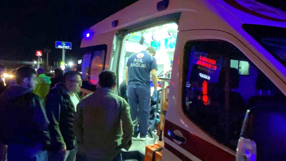 Kocaeli\'de Yaya ve Motosiklet Sürücüsü Ağır Yaralandı