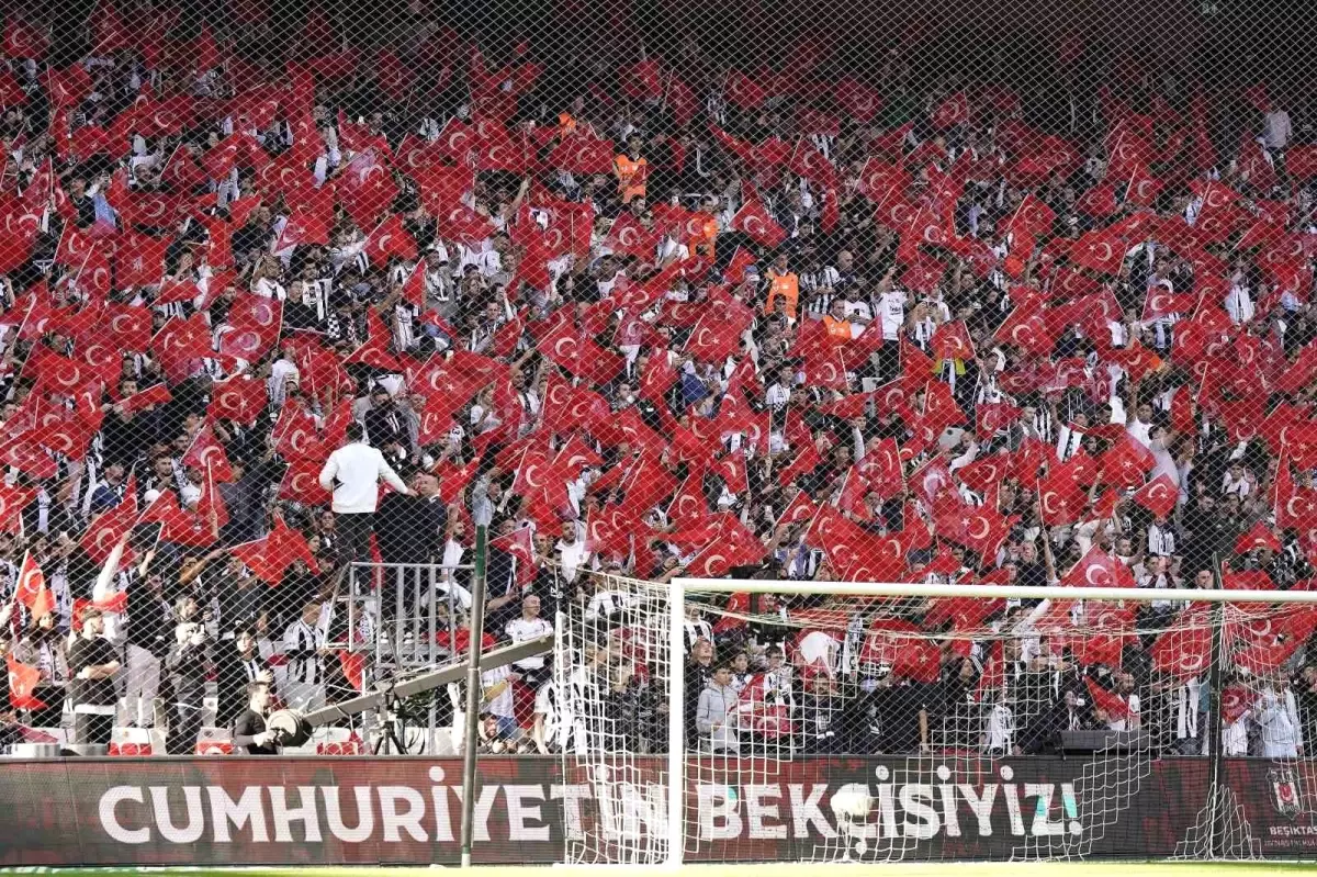 Cumhuriyet Bayramı Beşiktaş\'ta Kutlandı