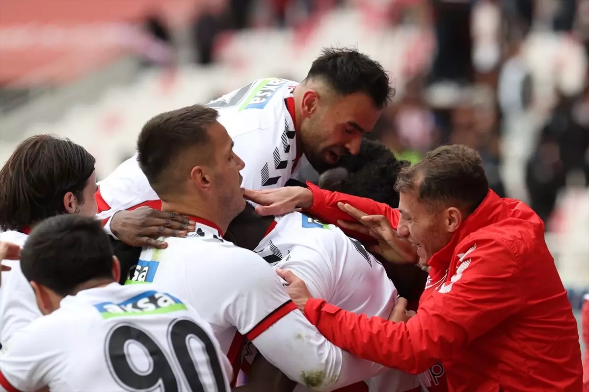 Sivasspor, Hatayspor\'u 3-2 Geçti