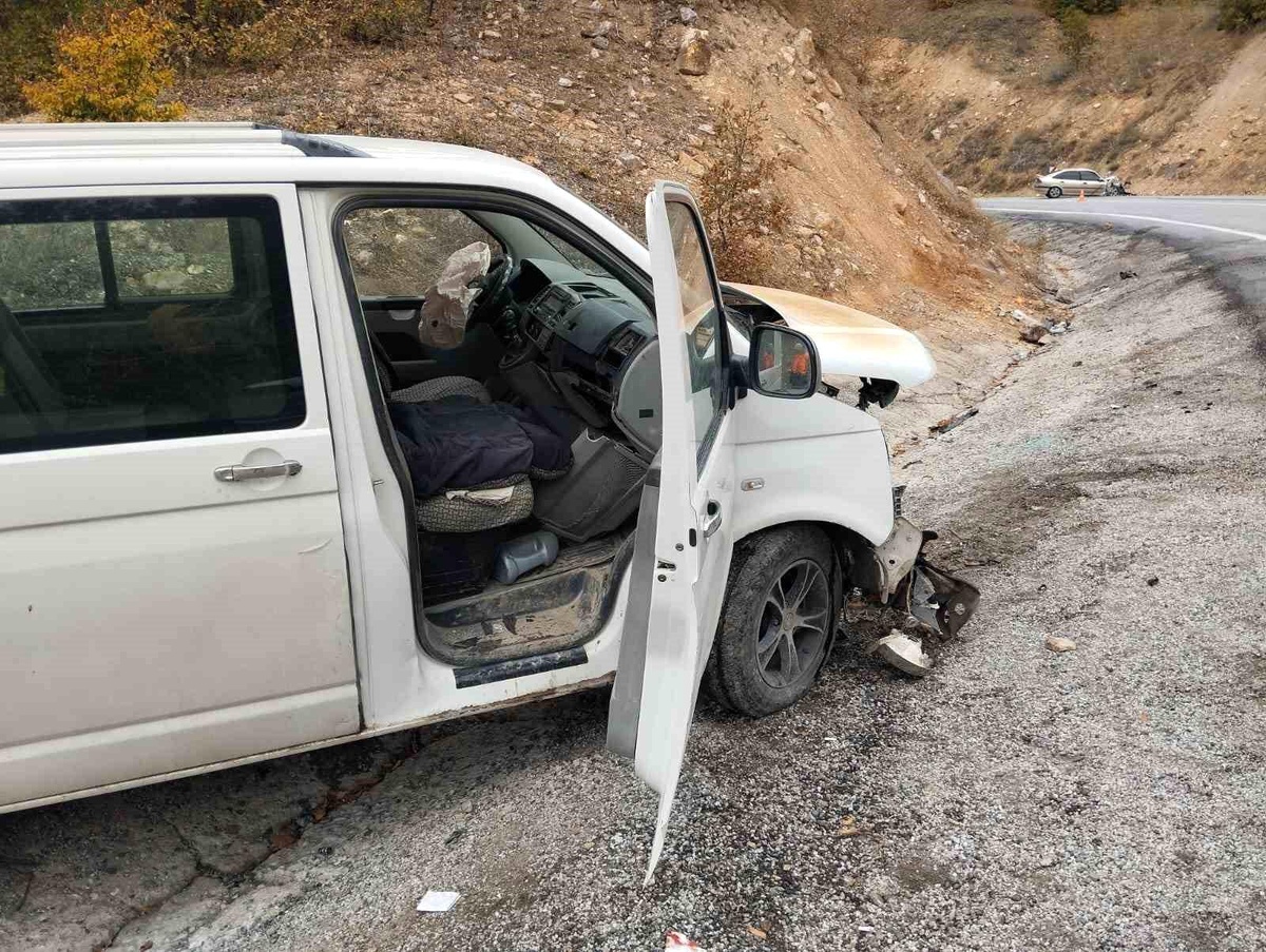 Sivas\'ta Feci Kaza: 10 Yaralı