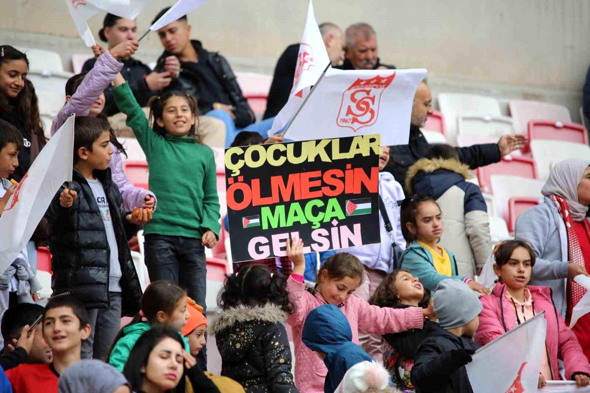 Sivasspor-Hatayspor Maçında Taraftar İlgisi Düşük