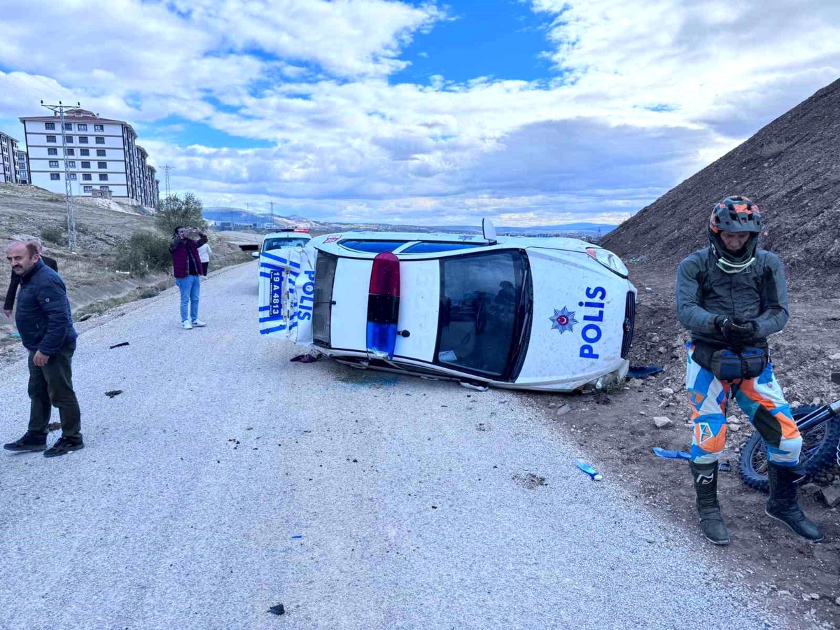 Çorum\'da Polis Aracı Takla Attı, İki Memur Yaralandı