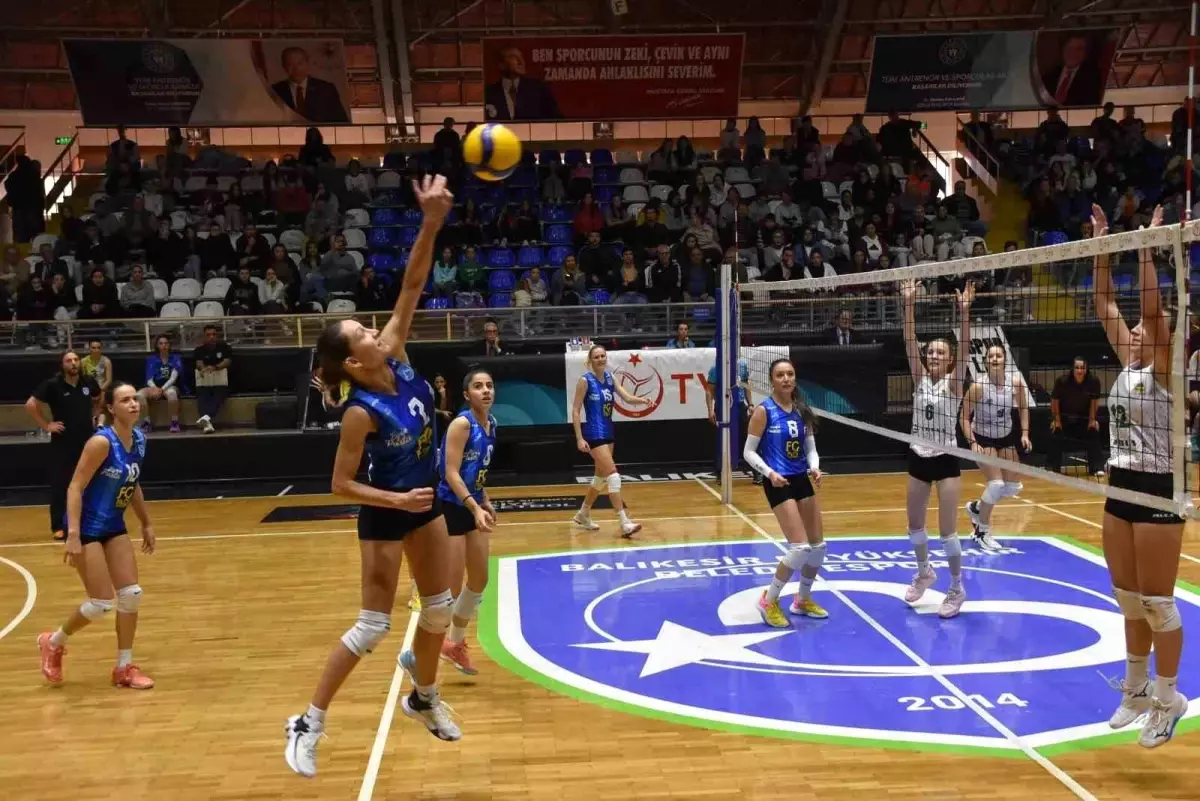 Balıkesir Büyükşehir Kadın Voleybol Takımı, Yeşil Bayramiç\'i 3-0 Mağlup Etti