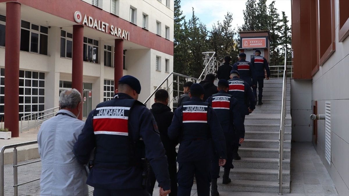 Yalova\'da Sahte Belgeli Araç Satışı Operasyonu