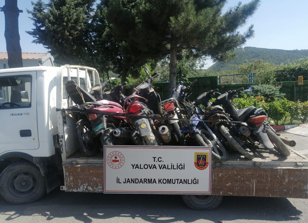 Yalova\'da Otoparkta Araç Hırsızlığı Operasyonu