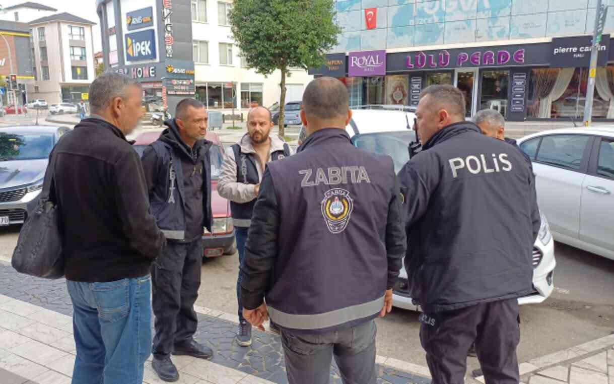 Allah'ın isimleri' sorusuna verdiği yanıt bomba! 'Satmıyorum, okuyorum' diyen adam, anında çuvalladı