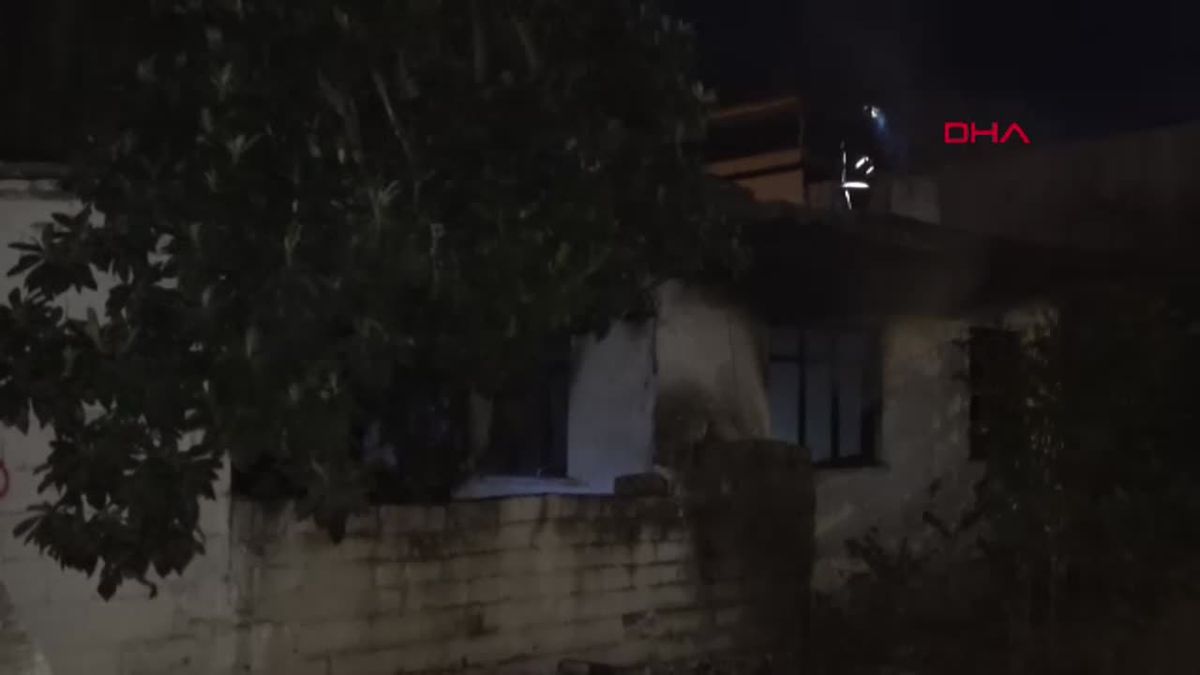 Antalya\'da Metruk Bina Yangını