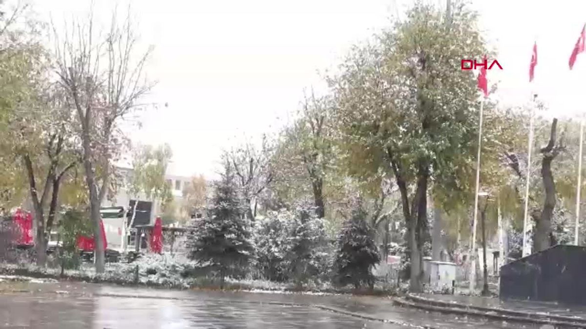 Ardahan\'da Kar Yağışı Kenti Beyaza Bürüdü