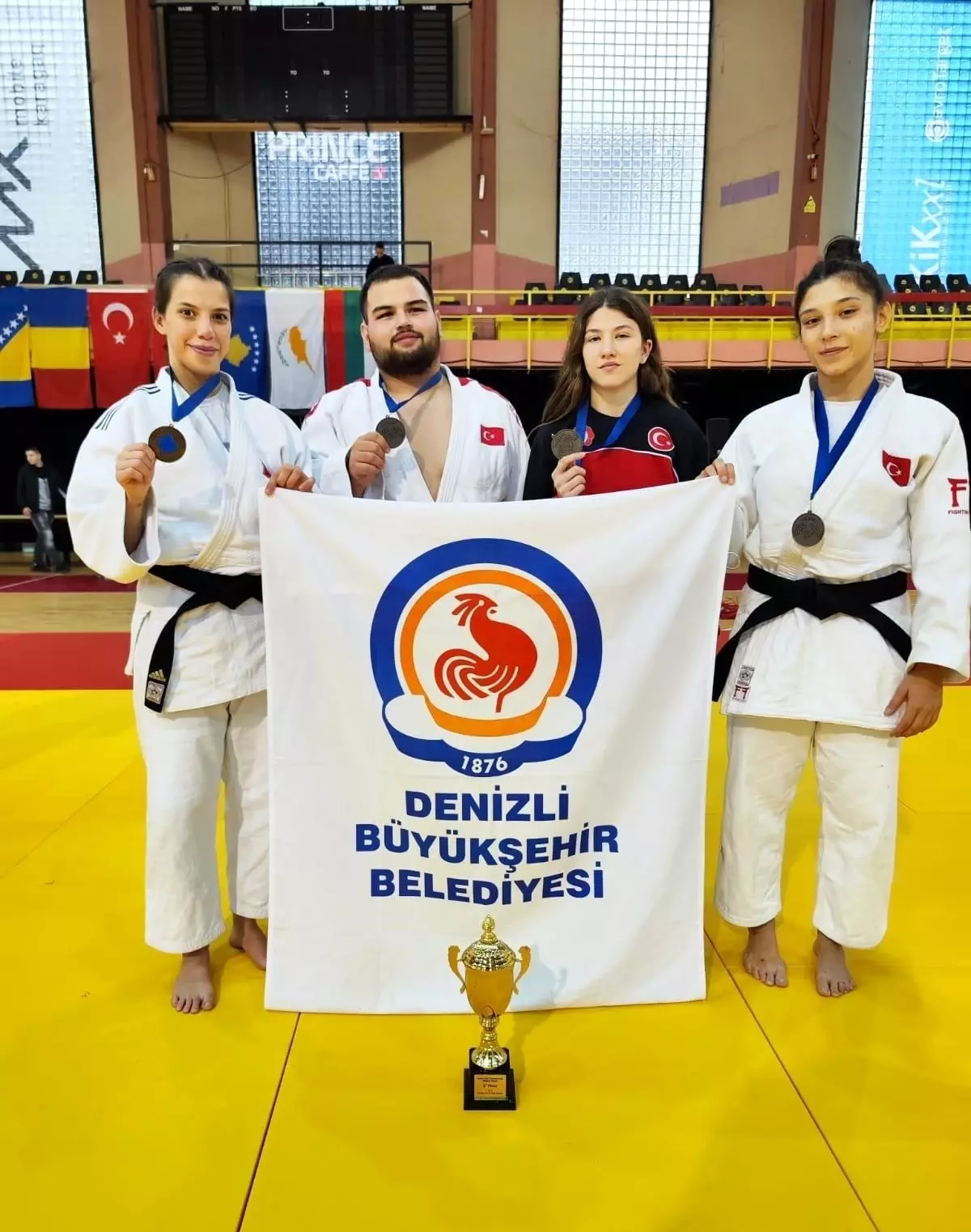 Denizli Büyükşehir Belediyespor Judo Takımı, Balkan Şampiyonası\'nda 4 Madalya Kazandı