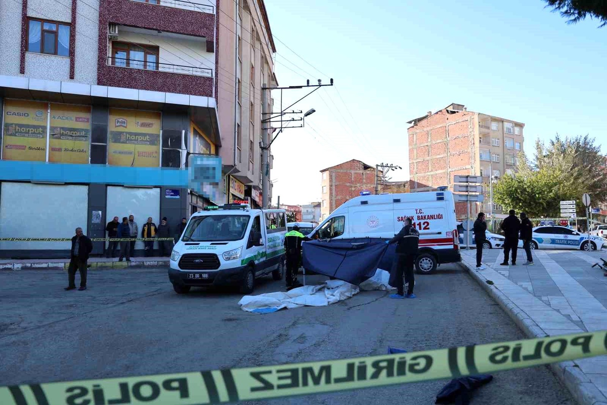 Elazığ\'da beton pompa aracının çarptığı yaşlı adam hayatını kaybetti