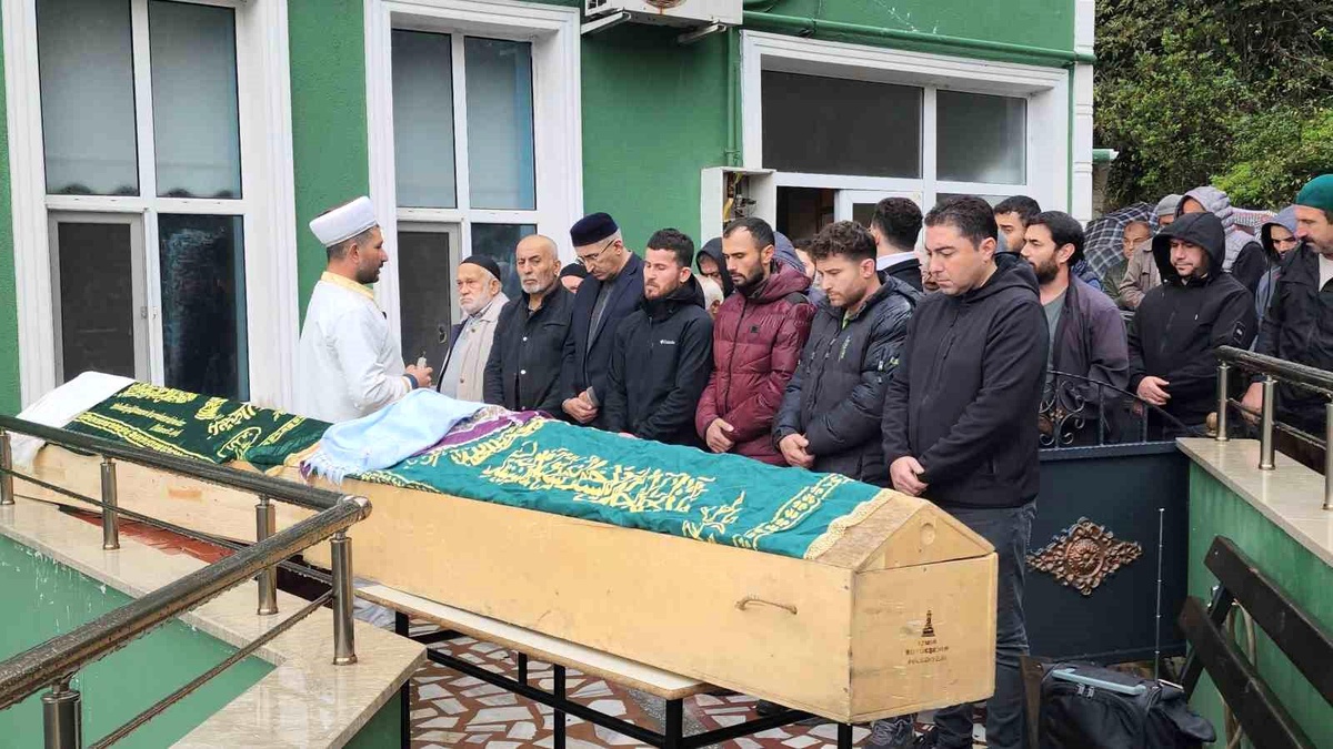 Zonguldak\'ta Sobadan Sızan Gazdan Zehirlenen Çift, Son Yolculuğuna Uğurlandı