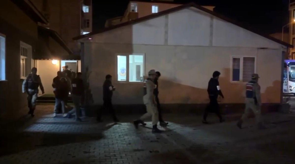 Kars\'ta 21 Düzensiz Afgan Göçmen Yakalandı