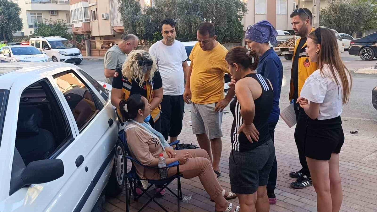 Manavgat\'ta Kaza: Sürücü Hastaneye Gitmekte Israr Ettiydi