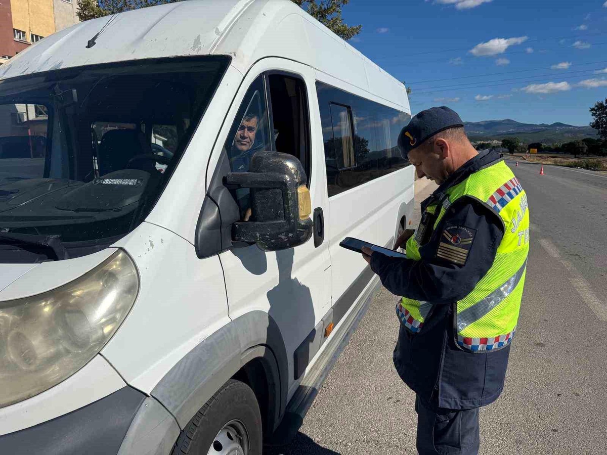 Kütahya\'da Trafik Denetimi: 32 Sürücüye Ceza