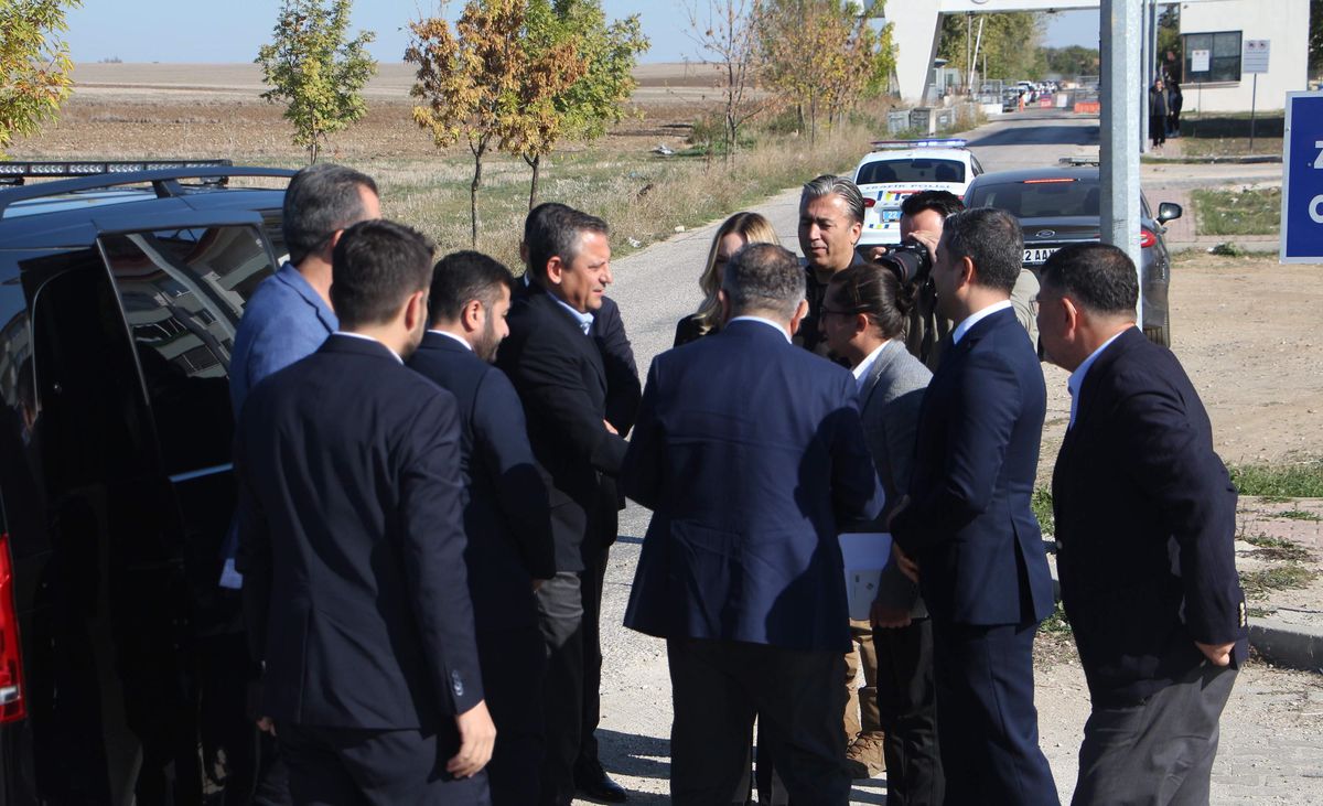 Özgür Özel, Demirtaş\'ı Ziyaret Etti