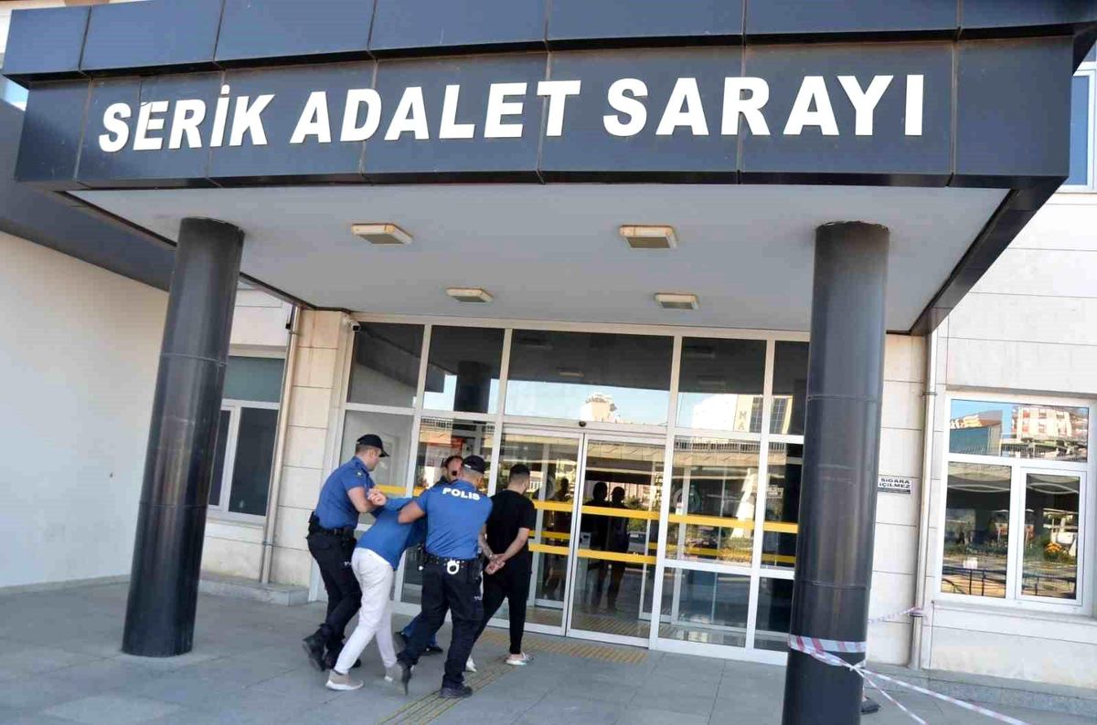 Antalya\'da Maskeli Saldırı: 1 Yaralı, 3 Gözaltı