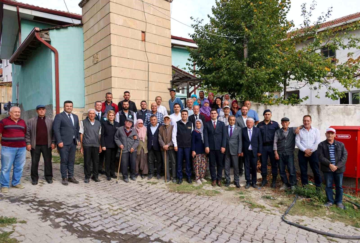 Vali Aygöl Kavacık Köyü\'nde Vatandaşları Dinledi