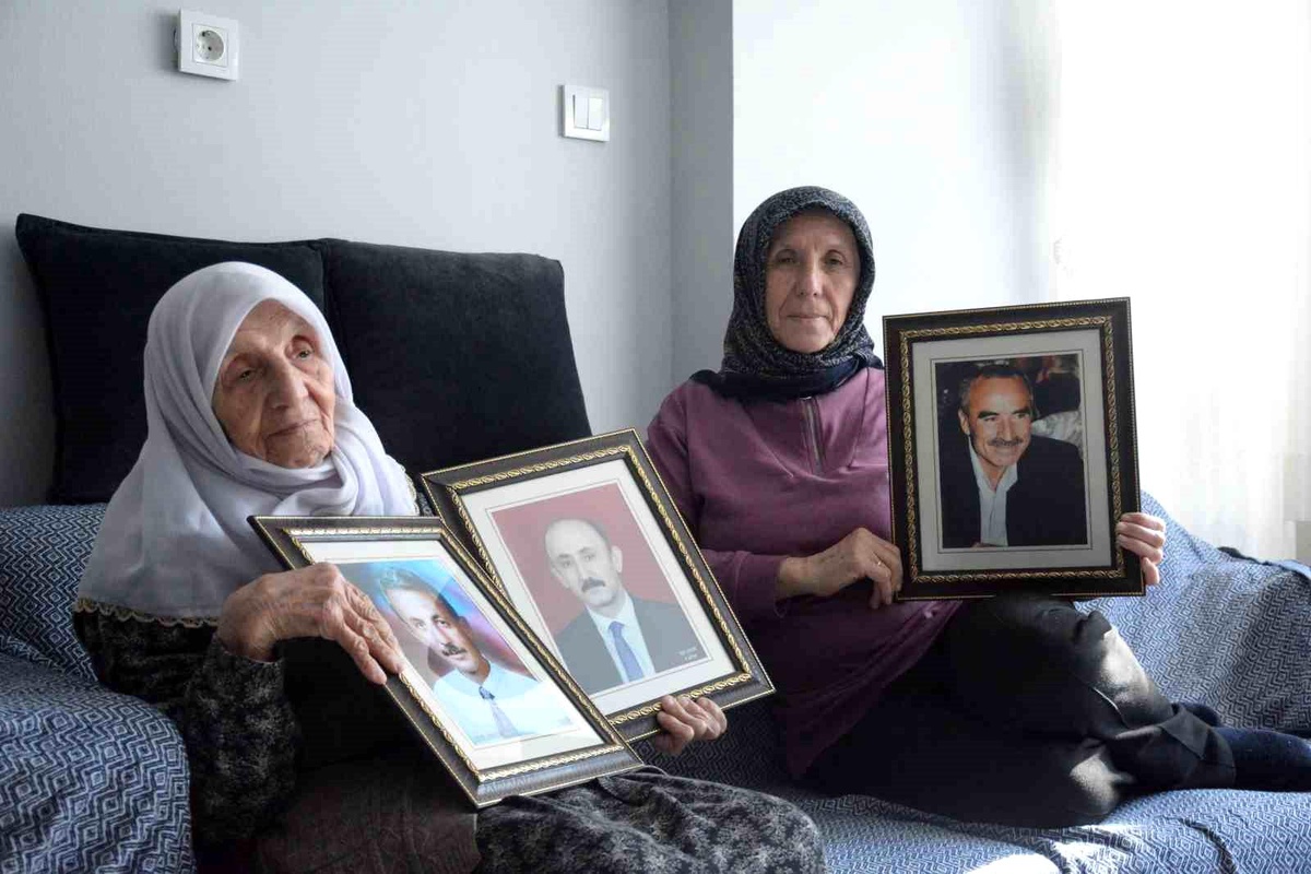 15 Temmuz şehitlerinin aileleri terörist F. Gülen\'in ölümüyle bayram yaptı