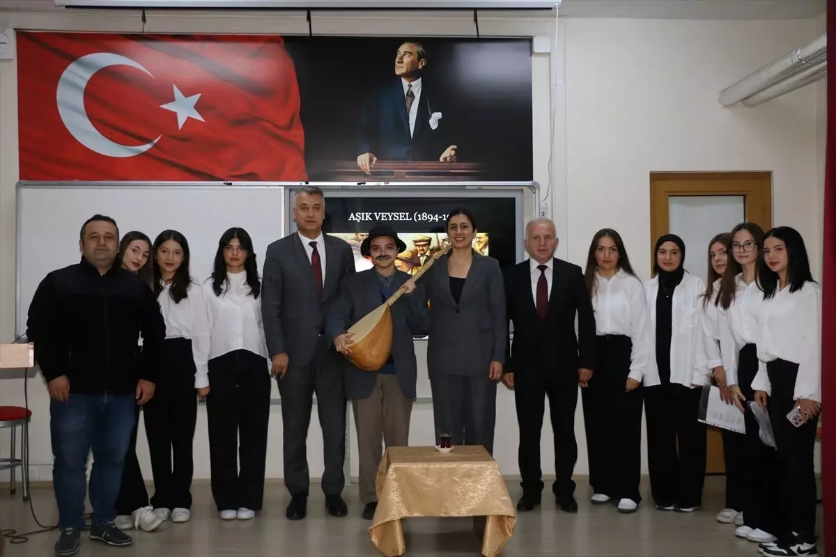 Öğrenciler Aşık Veysel\'i Canlandırdı