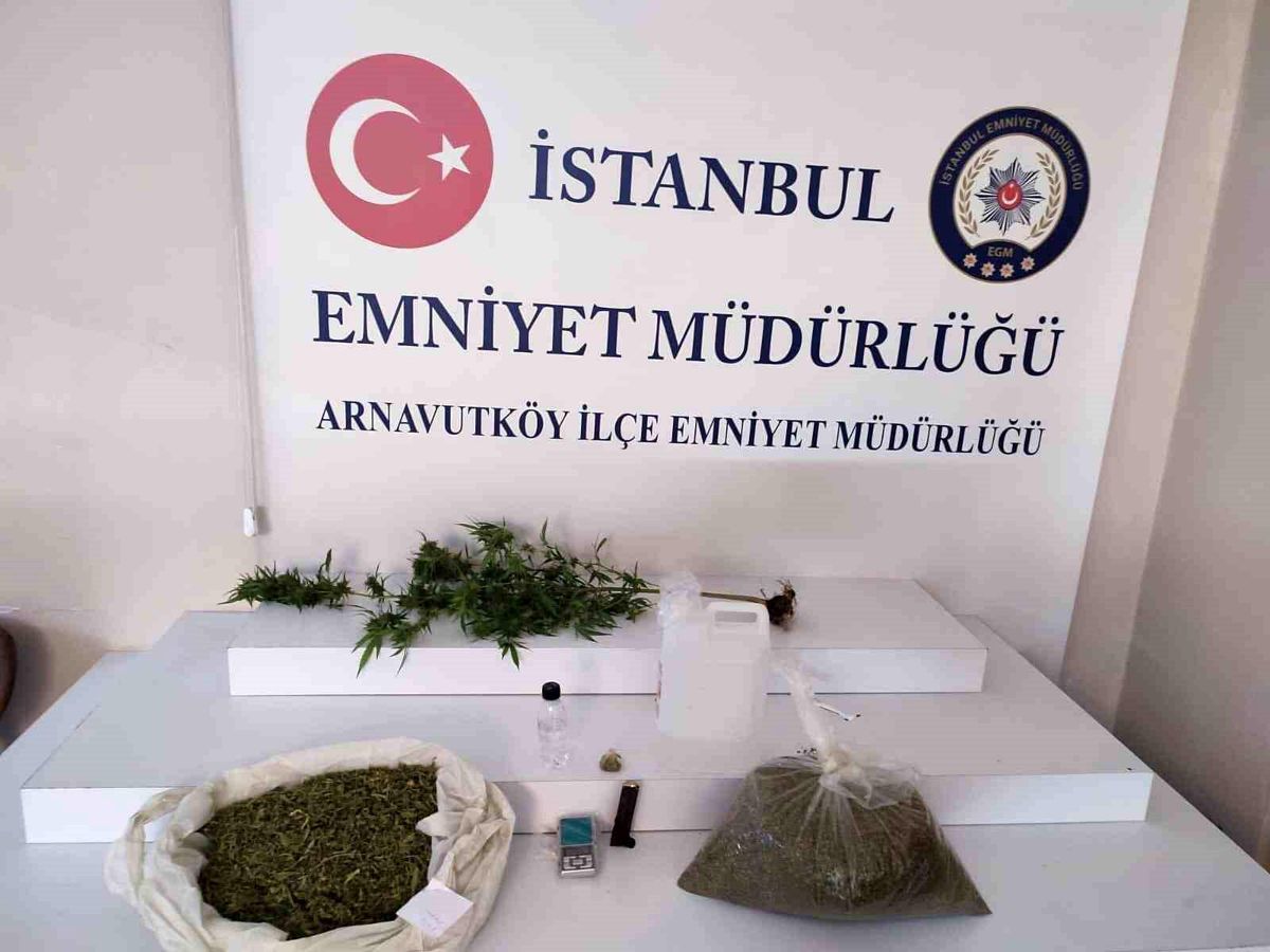 Arnavutköy\'de Uyuşturucu Operasyonu: 3 Gözaltı