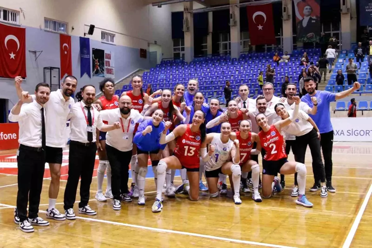 Aydın Büyükşehir Belediyespor Kadın Voleybol Takımı İlk Galibiyetini Aldı