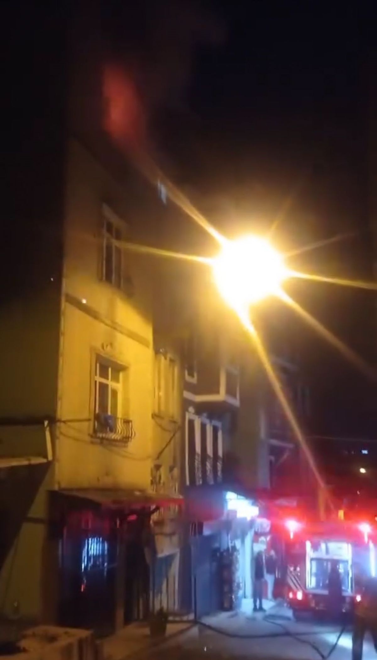 Beyoğlu\'nda Yangın Paniği