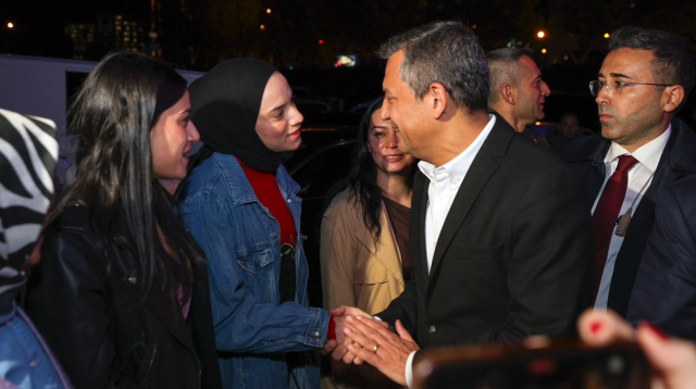 CHP lideri Özel, Diyarbakır'da Kürtçe şarkılarla karşılandı