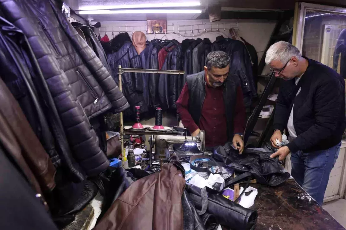 Diyarbakır\'da Deri Mont Ustaları, Kış Sezonunda Çöpe Gideni Kurtarıyor