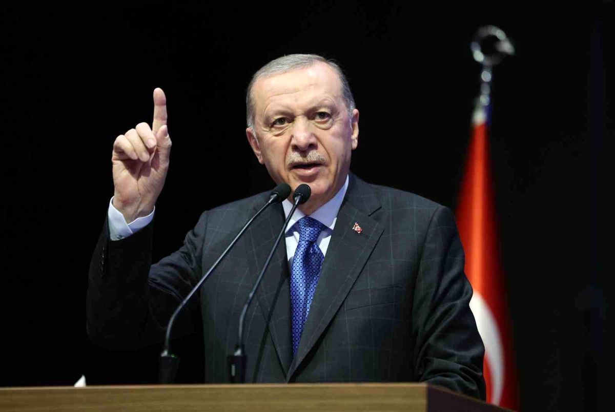 Cumhurbaşkanı Erdoğan: "Milletin çocuklarını hizmet diyerek himmet diyerek mankurtlaştıranların sonu tarihteki diğer insan kılıklı iblisler gibi...